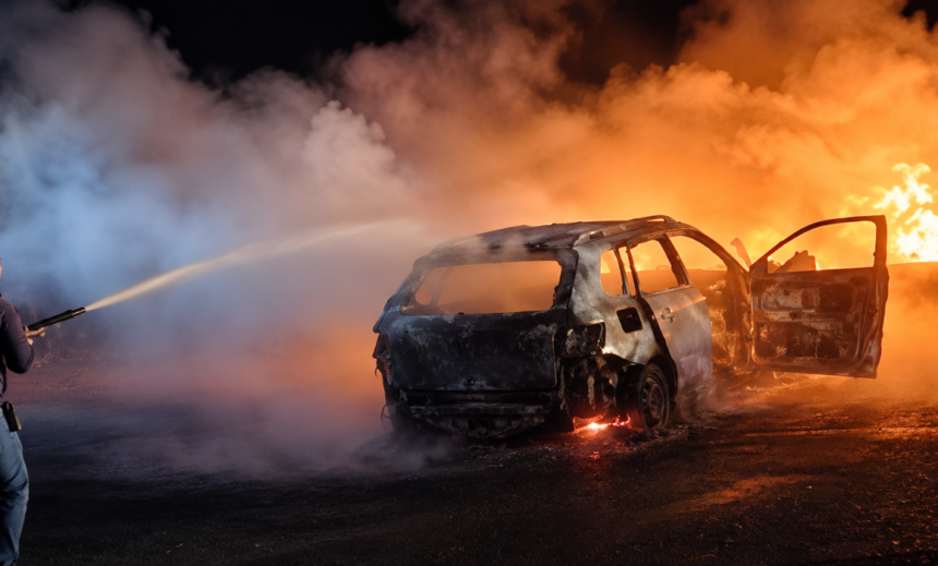 El percance involucró a dos vehículos que chocaron y posteriormente se incendiaron