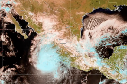 Huracán Trudy se aproxima a las costas de Colima; permanece en categoría 1