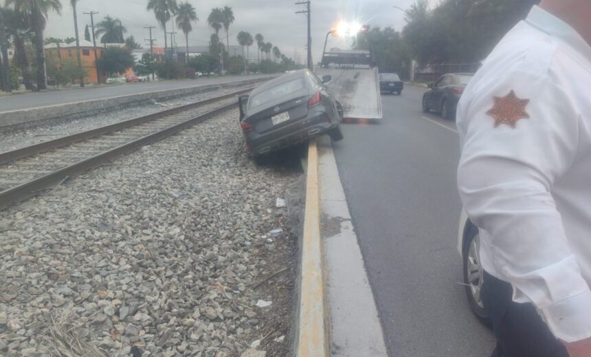 El percance se reportó a las 06:33 horas en el cruce del Anillo Vial Metropolitano y la avenida Linda Vista, en el sector Adolfo Prieto.