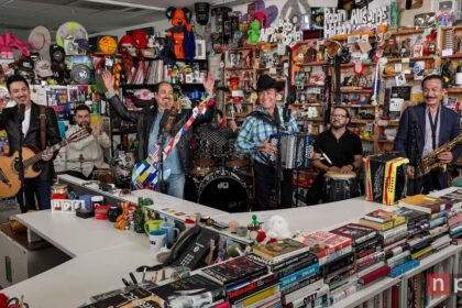 ¡Se le borró la sonrisa! Censuran mensaje pro migrante en presentación de Los Tigres del Norte en el Tiny Desk