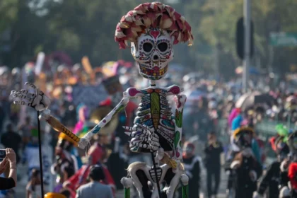 El Día de Muertos representa una tradición mexicana que une a cientos de personas