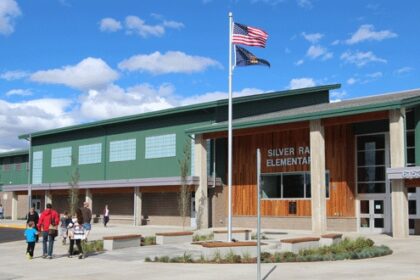 Tiroteo en escuela primaria de Oregon deja varios heridos; el atacante murió