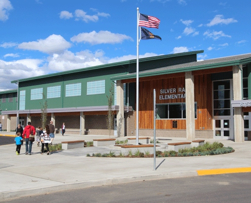 Tiroteo en escuela primaria de Oregon deja varios heridos; el atacante murió