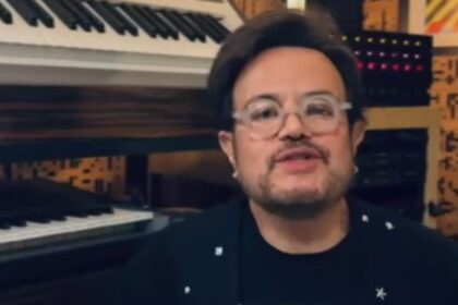 El cantante Aleks Syntek