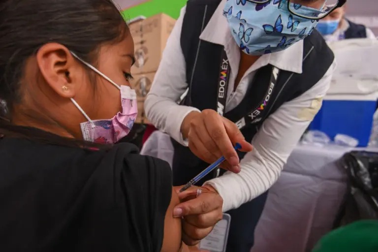 El personal médico aplicará dosis contra la influenza, COVID-19 y neumococo