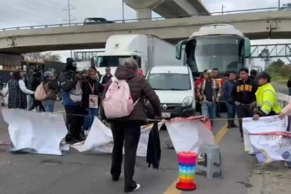 El colectivo Mariposas Buscando Corazones y Justicia bloqueó la autopista México-Toluca.