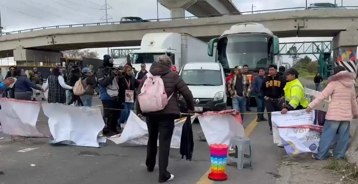 El colectivo Mariposas Buscando Corazones y Justicia bloqueó la autopista México-Toluca.