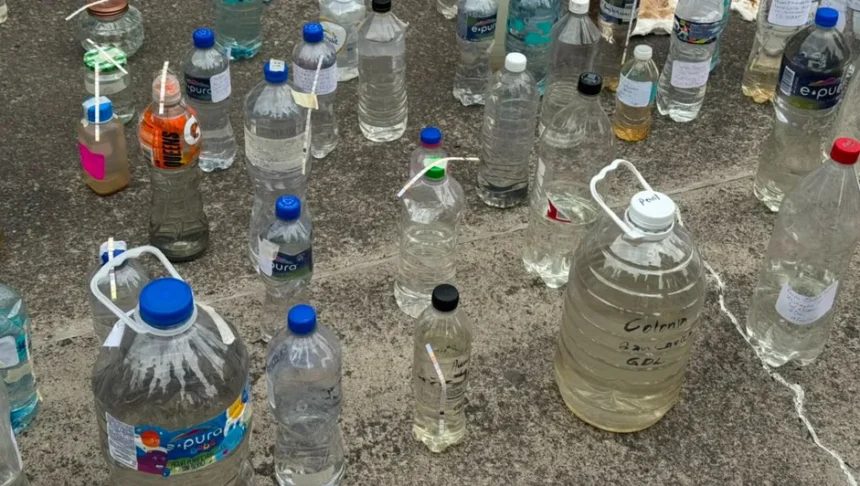 Muestras de agua sucia en colonias de Jalisco