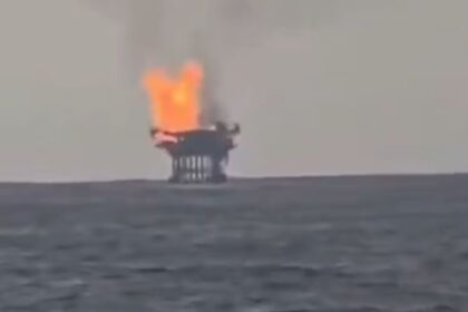 Petróleos Mexicanos informa que, a las 11:15 horas, se registró fuego en la plataforma satélite no tripulada Abkatún-H, a 73 km de Ciudad del Carmen.