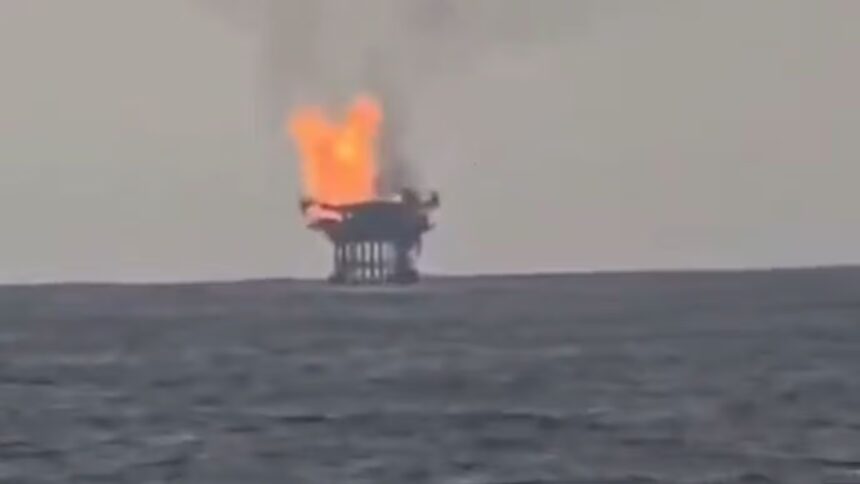 Petróleos Mexicanos informa que, a las 11:15 horas, se registró fuego en la plataforma satélite no tripulada Abkatún-H, a 73 km de Ciudad del Carmen.
