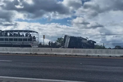 Volcadura de camión de la Guardia Nacional deja 10 lesionados en Campeche